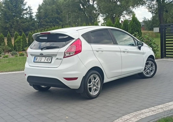 Ford Fiesta cena 26000 przebieg: 131585, rok produkcji 2013 z Chełmno małe 436